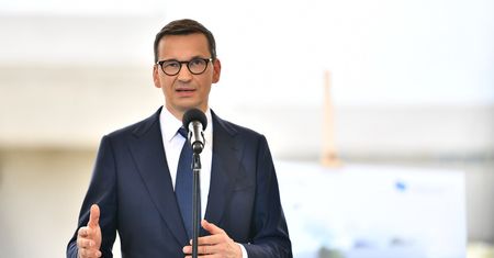 Koronawirus w Polsce. Premier apeluje o powrót do "miękkich zaleceń"