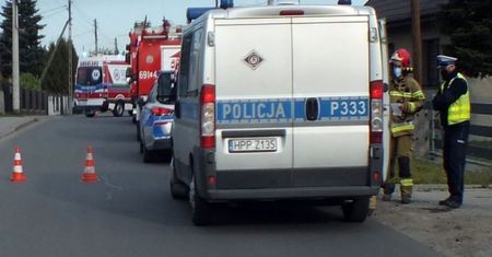 Żory. Zasnął za kierownicą i wjechał w pieszych na chodniku