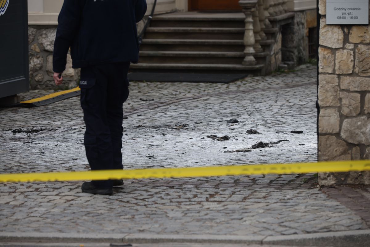 Zmarł mężczyzna, który dokonał samospalenia przed konsulatem Ukrainy w Krakowie
