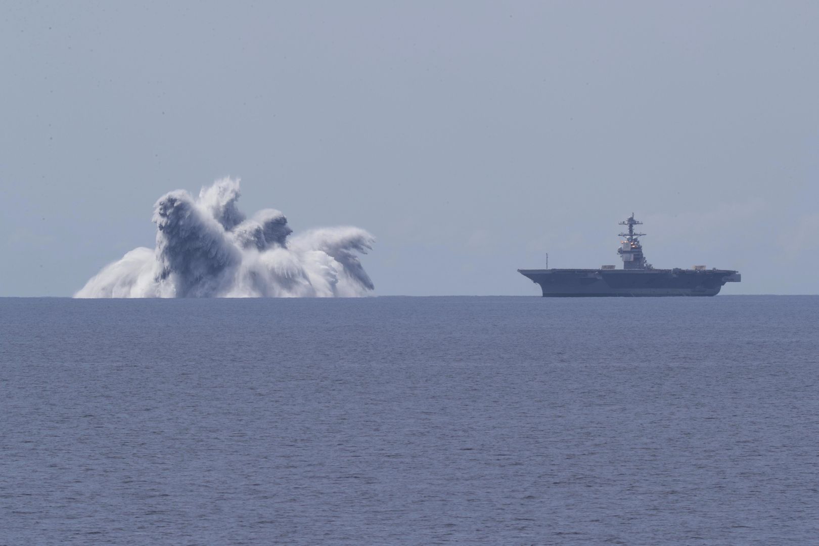 Lotniskowiec USS Gerald R. Ford podczas prób Full Ship Shock Trials