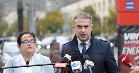 "To będą biedaświęta". Lewica uderza w PiS i chce obniżek cen paliw