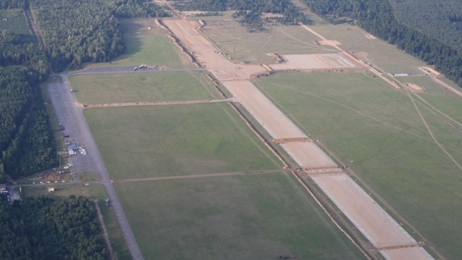 Budowa portu lotniczego w Szymanach.