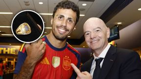 Infantino wszedł do szatni Hiszpanów. Tylko spójrz, co im wręczył