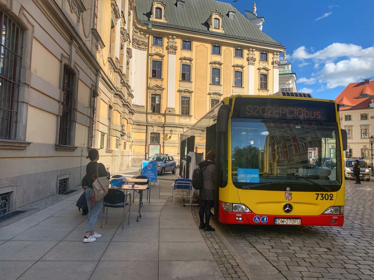 Wrocław. Będą szczepić studentów. Specjalny autobus stanie pod uczelniami