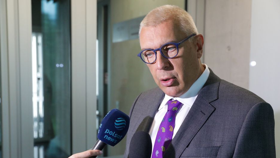 Giertych wyjął kartę do głosowania. "Nie jestem Moniką Pawłowską a rebours"
