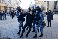 Rosyjska policja zatrzymała małe dzieci. Noc spędziły za kratami