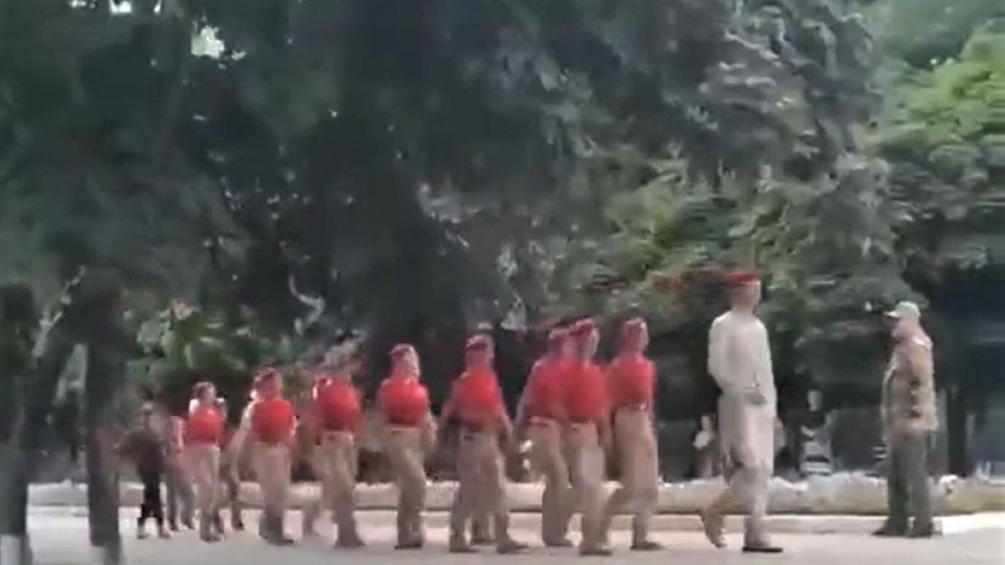 W Mariupolu dzieci śpiewają radzieckie pieśni 