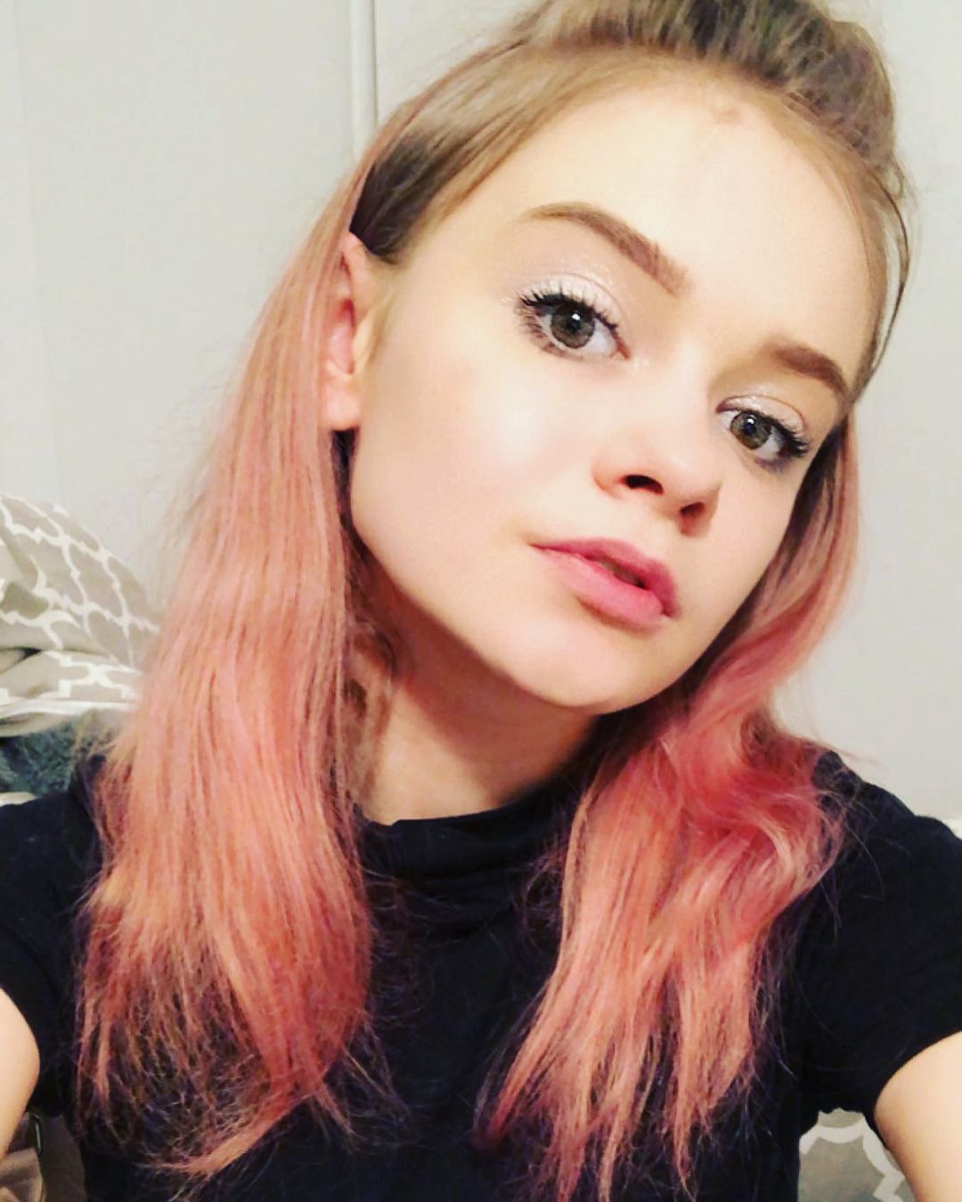 Julia Wróblewska ma nową pracę. Zdecydowała się zatrudnić w restauracji jako kelnerka 
