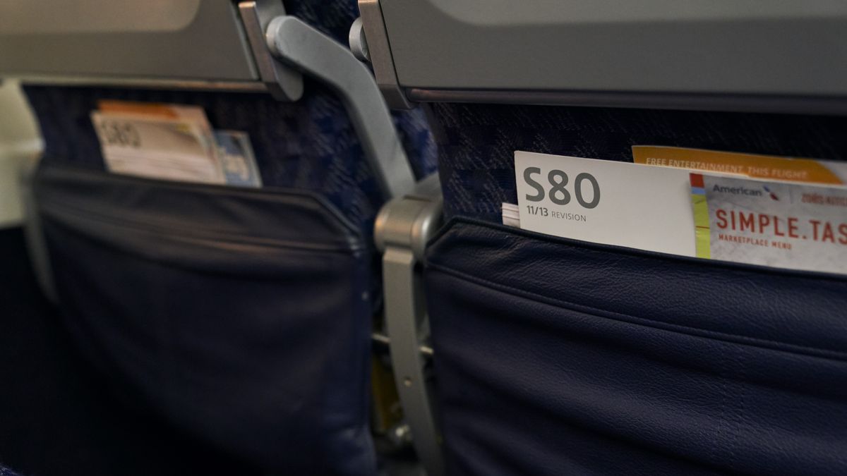 Kieszenie na siedzeniach są bardzo brudne 