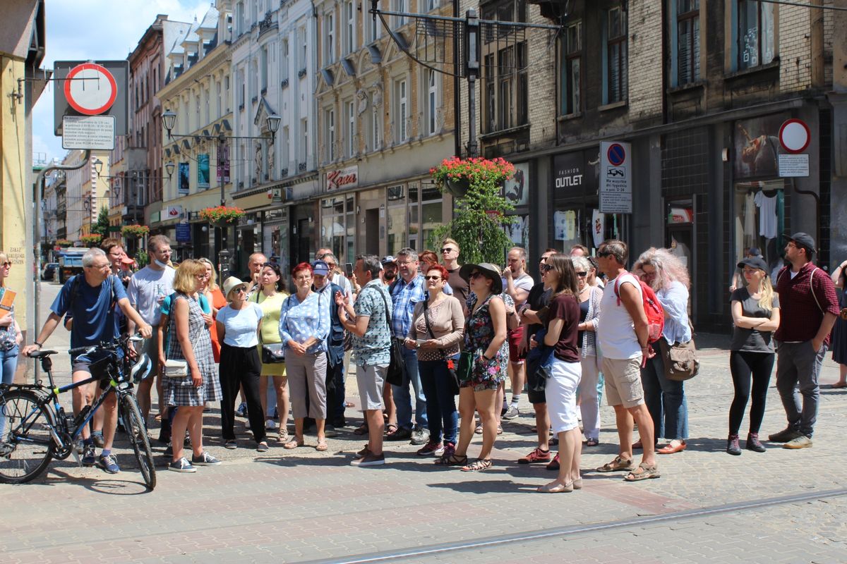 Śląskie. W niedzielę 4 lipca jedną z wycieczek organizowanych przez MDM był spacer po ulicy Dworcowej i odkrywanie tajemnic bytomskiego Dworca PKP.