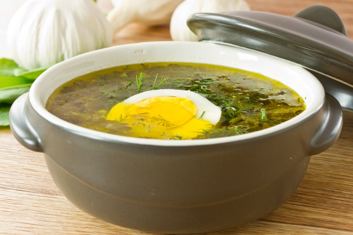 Zupa szczawiowa to nie tylko smak, ale i ogrom witamin i minerałów