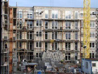 Stopy procentowe bez zmian. Kredytobiorcy zapłacą więcej