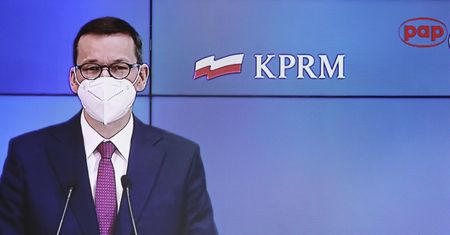 Używane łóżka szpitalne z Niemiec. Morawiecki tłumaczy kontrowersyjny zakup