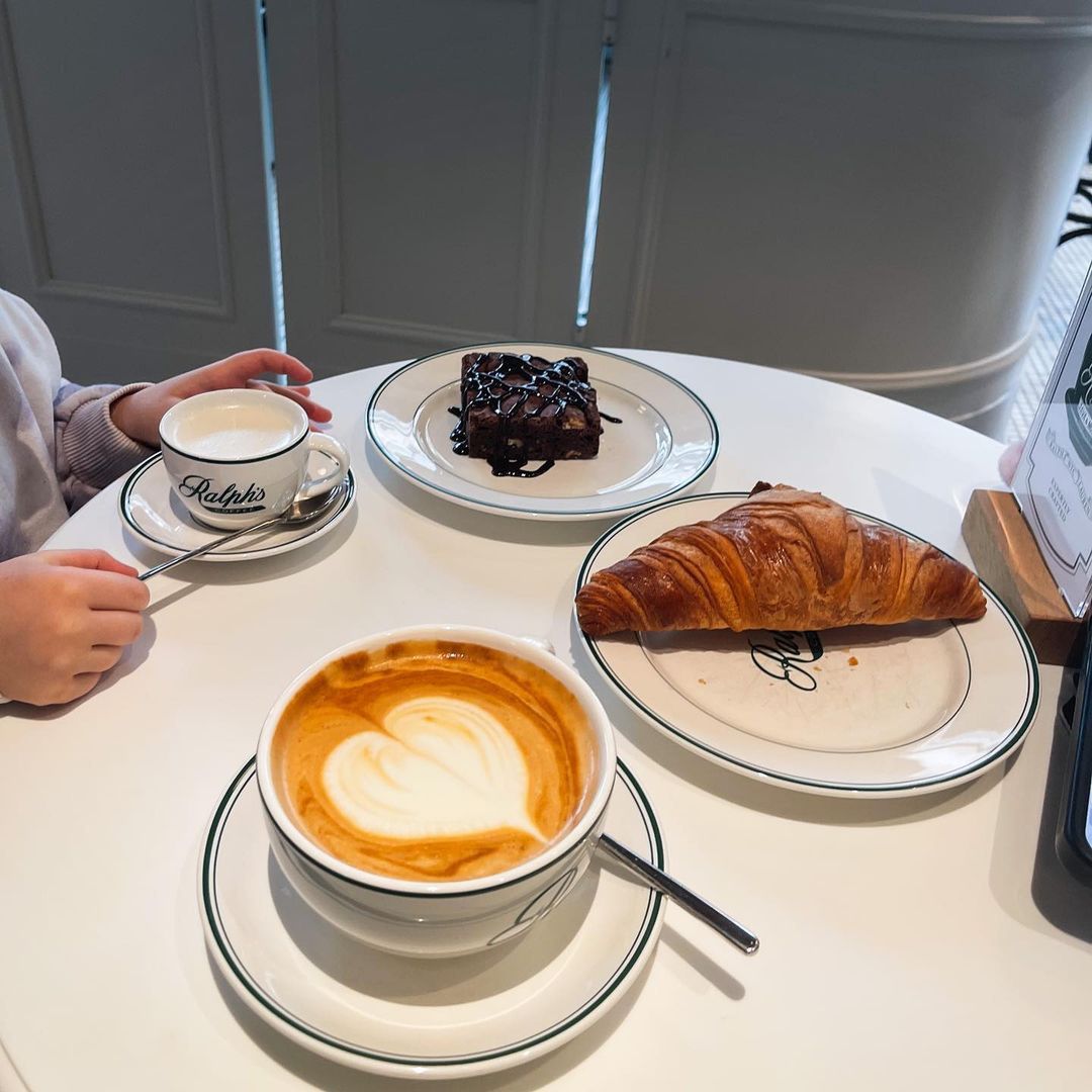 Anna Lewandowska je croissanty od Ralpha Laurena