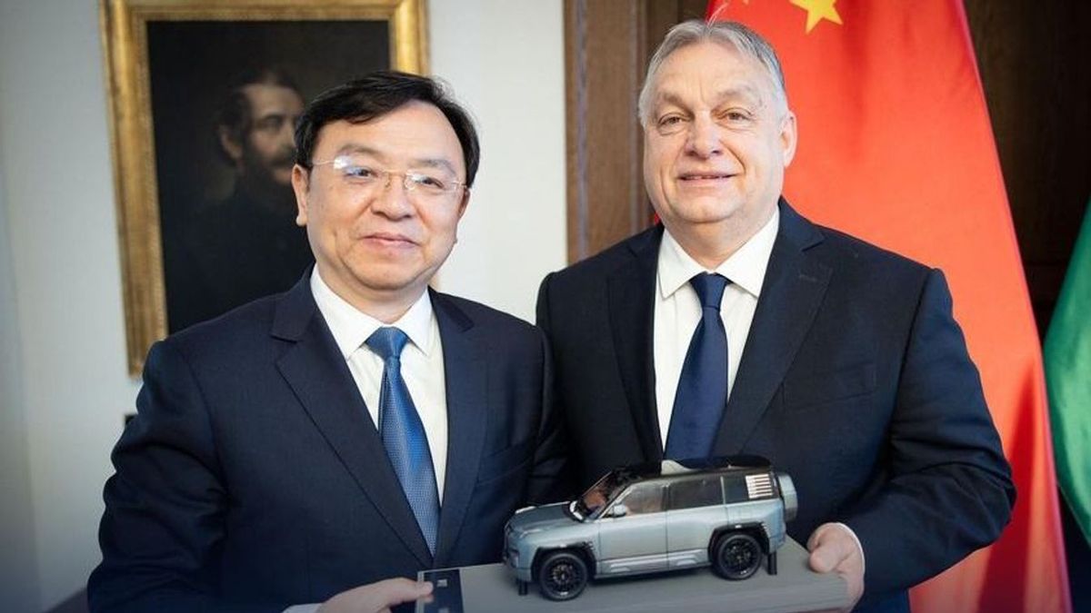 Premier Viktor Orbán oraz prezes BYD prezes Wang Chuan