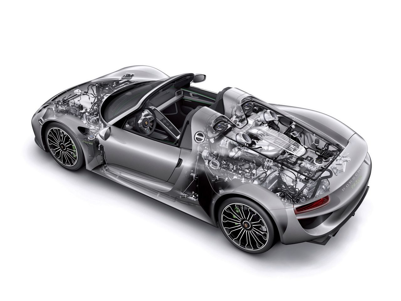 Porsche wyposażyło swoją superhybrydę w akumulatory o pojemności energetycznej wynoszącej 6,8 kWh. Mogą one zostać naładowane poprzez napęd spalinowy, który zużyje do tego 2 l paliwa, bądź w ciągu 25 minut poprzez ładowanie w stacji Speed Charging. W pełni naładowane akumulatory pozwalają przejechać 19 km.
