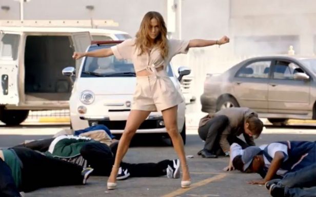 Jennifer Lopez twarzą Fiata 500 [wideo]