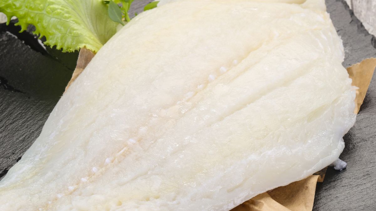 Mięso halibuta jest delikatne i zwarte 