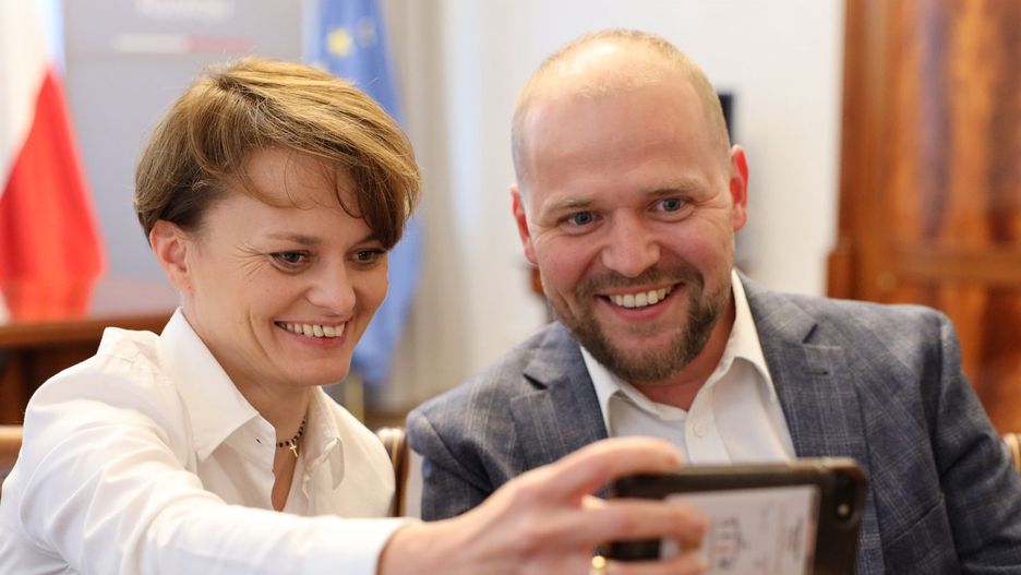 Krzysztof Mazur i Jadwiga Emilewicz poza Ministerstwem Rozwoju? "Odchodzę razem z nią"