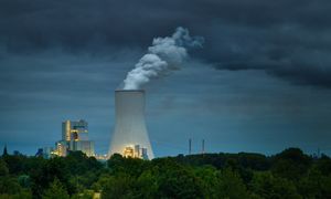 Uran zamiast węgla. Jak powstaje prąd w elektrowni jądrowej?