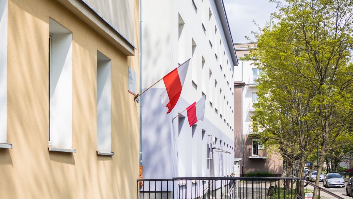 Święto pracy to dzień, gdy wielu Polaków wciąż wywiesza flagi państwowe w oknach. Kiedy przypada święto pracy?