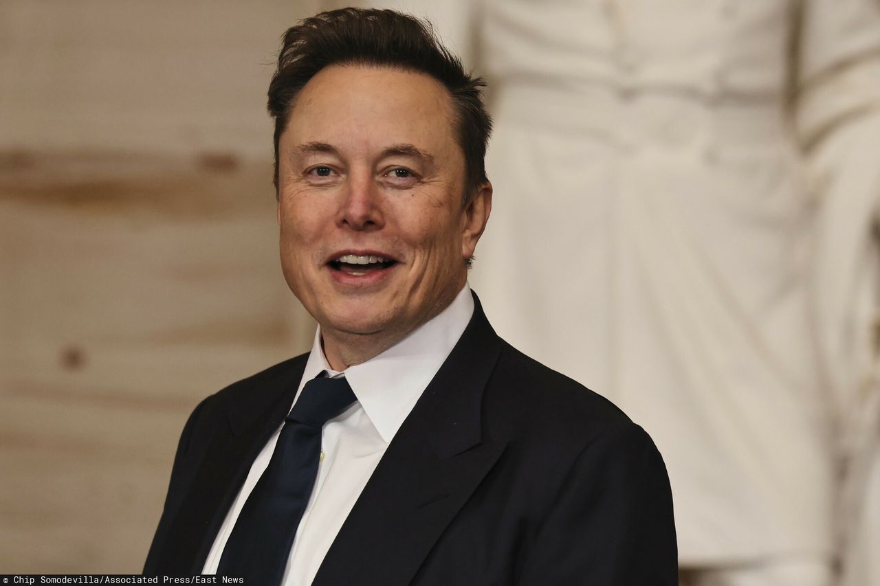 Elon Musk backs calls to shut down "relic" state media