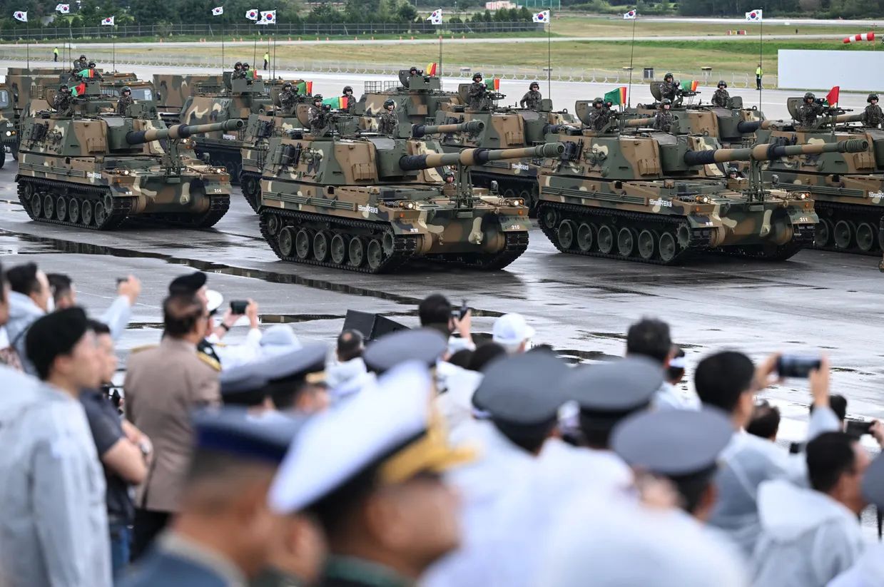 South Korean 155 mm howitzers during the parade