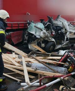 Świętokrzyskie: 20 poszkodowanych w zderzeniu ciężarówki i autobusu