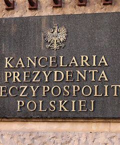 Szokująca liczba aut i pracowników u prezydenta