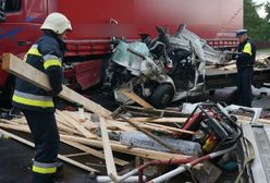 Świętokrzyskie: 20 poszkodowanych w zderzeniu ciężarówki i autobusu