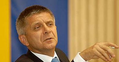 Komorowski: Marek Belka kandydatem na szefa NBP