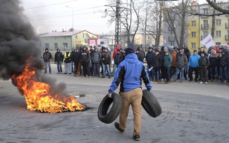Bytom, 13.12.2016. Protest przed siedzibą Spółki Restrukturyzacji Kopalń.