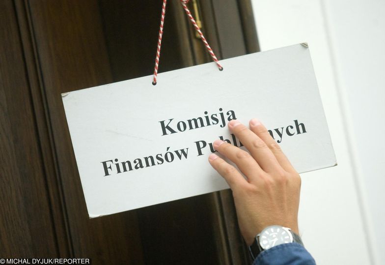 Komisja Finansów dwa razy przyjęła tę samą poprawkę. Pośpiech i naruszenie Konstytucji