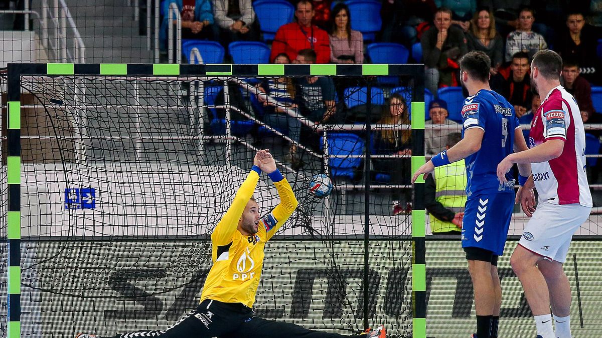 Newspix / ZUMA/NEWSPIX.PL / Na zdjęciu: Urh Kastelić w meczu z Motorem Zaporoże