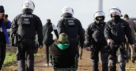 Starcia aktywistów z policją w Niemczech. "Ostatnia bitwa o węgiel brunatny"