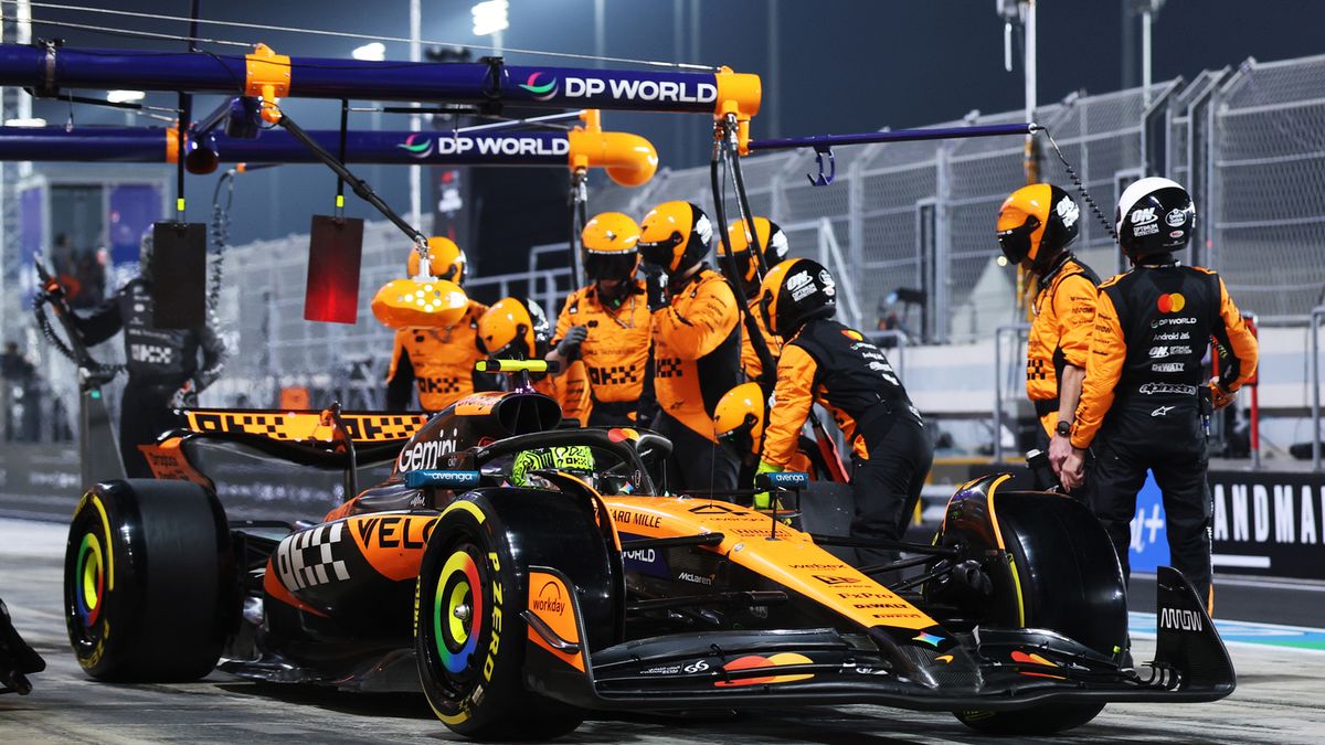 Materiały prasowe / Pirelli Media / Na zdjęciu: Lando Norris podczas pit-stopu