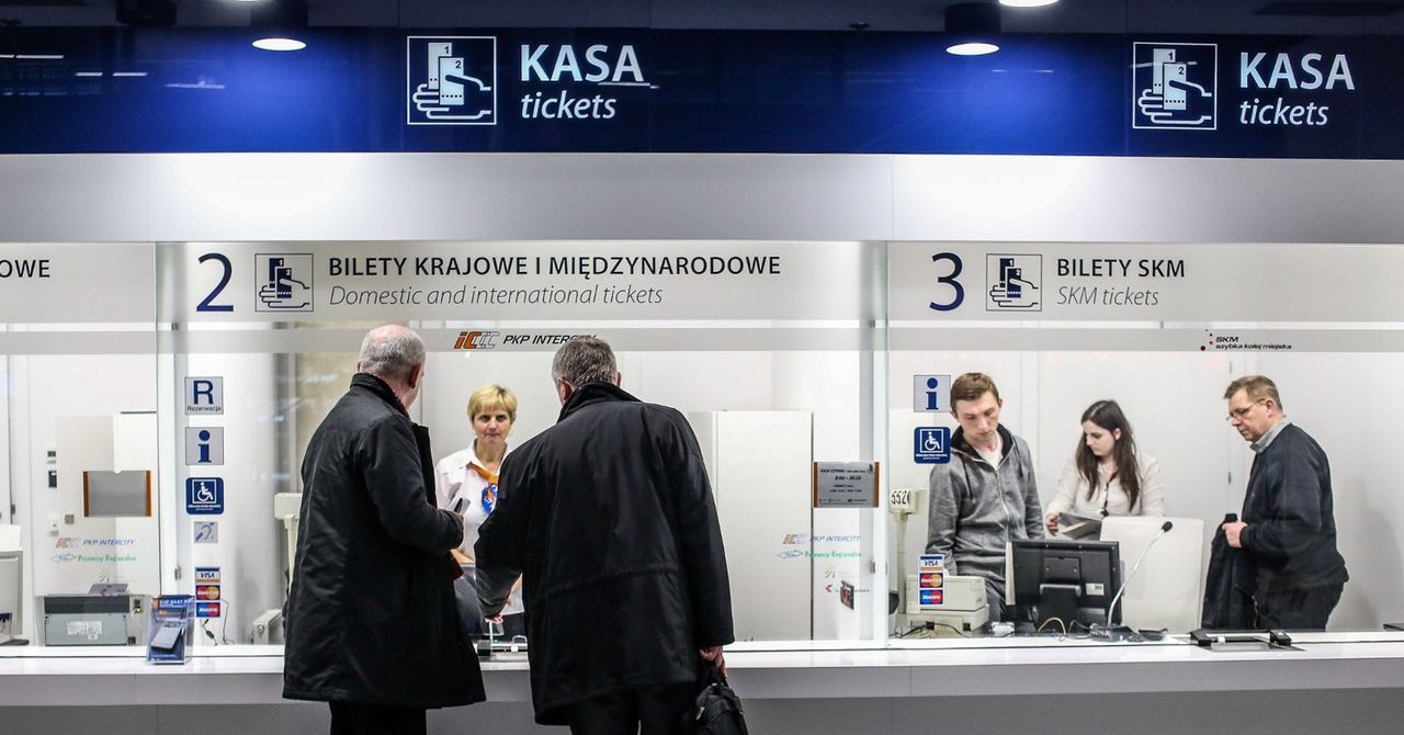 Seniorzy nie muszą obawiać się wycofania kartonowych biletów na SKM