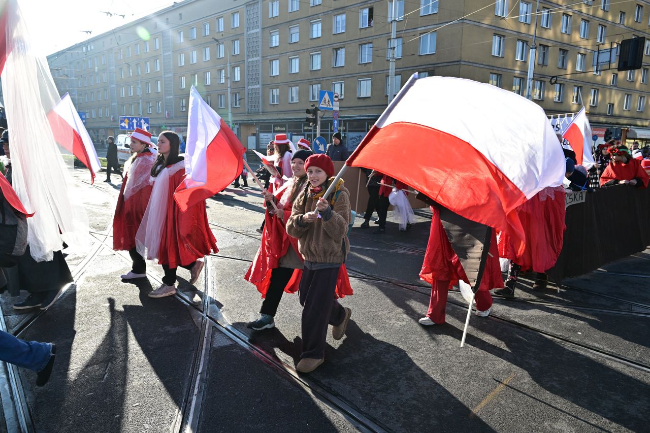Zmiany godła i flagi. W rządzie trwają prace nad nową ustawą