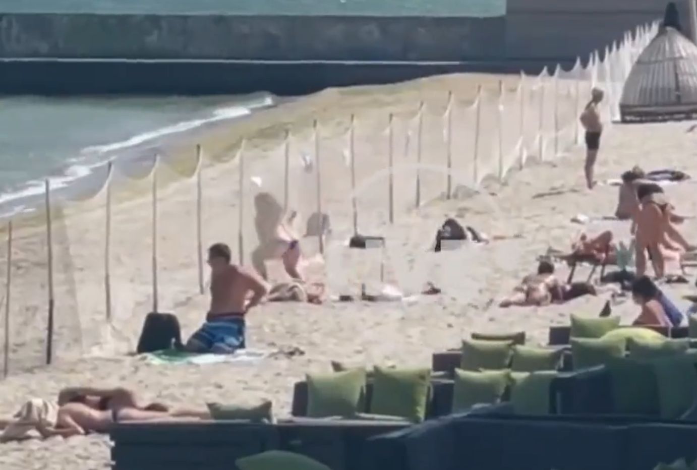 Kobieta na plaży w Odessie. Po tym co zrobiła, nagranie pokazały media