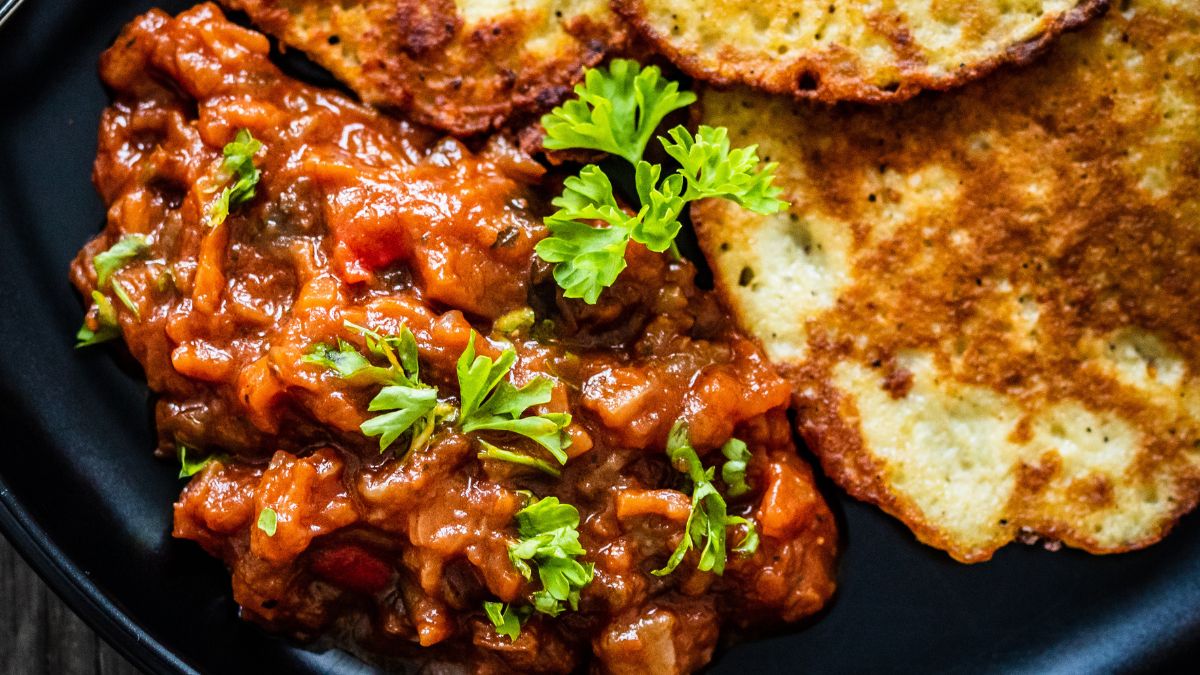 Placki ziemniaczane z gulaszem warzywnym