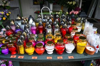 Jesteśmy zniczową potęgą. Ale do Polski trafia coraz więcej produktów z Chin