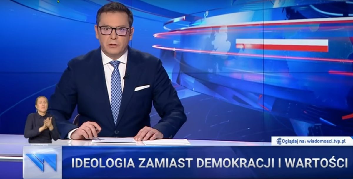 Michał Adamczyk to jeden  z prowadzących wieczorne wydanie "Wiadomości" w TVP1