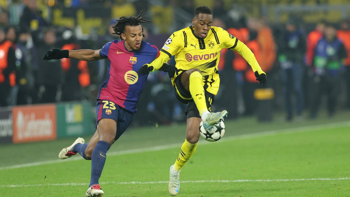 Getty Images / Jürgen Fromme - firo sportphoto / Na zdjęciu: Jamie Gittens znalazł się na celowniku Bayernu Monachium