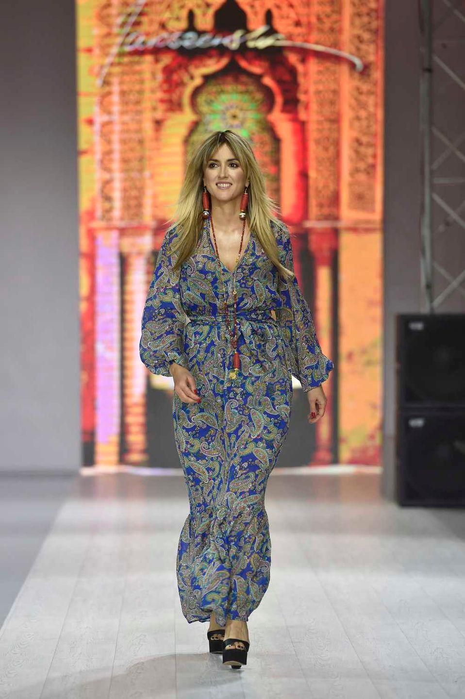 Karolina Szostak jako modelka w pokazie Natalii Jaroszewskiej