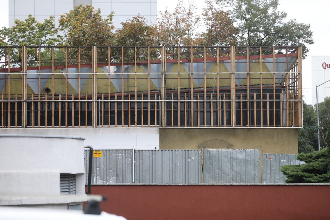 Katowice: Biedronka zmienia projekt pawilonu. To odpowiedź na apele mieszkańców. Inwestor przywróci modernistyczny wygląd elewacji