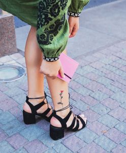 Tatuaże damskie na nodze