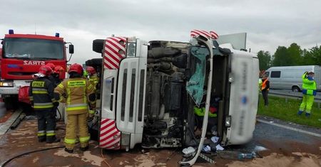 Wypadek na A4. Ciężarówka zablokowała ruch na autostradzie