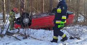 Groźnie wyglądało, skończyło się mandatem. Dachowanie Volkswagena w Wólce Pętkowskiej