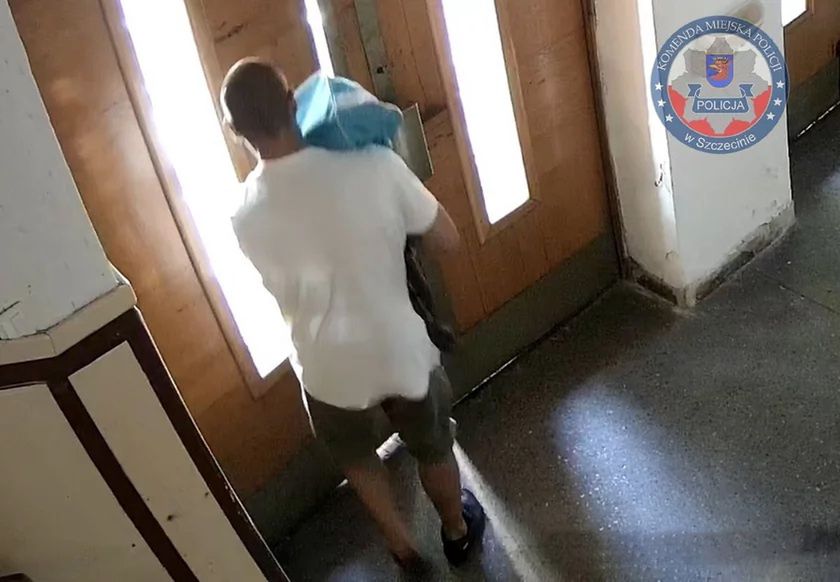 Wandal ukradł figurę Jezusa w niebieskim plecaku