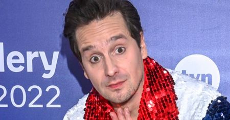 Krzysztof Zalewski zabrał NARZECZONĄ na premierę spektaklu. Ładnie się prezentowali? (ZDJĘCIA)